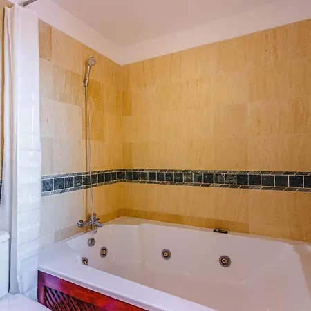 Townhouse Del Duque *